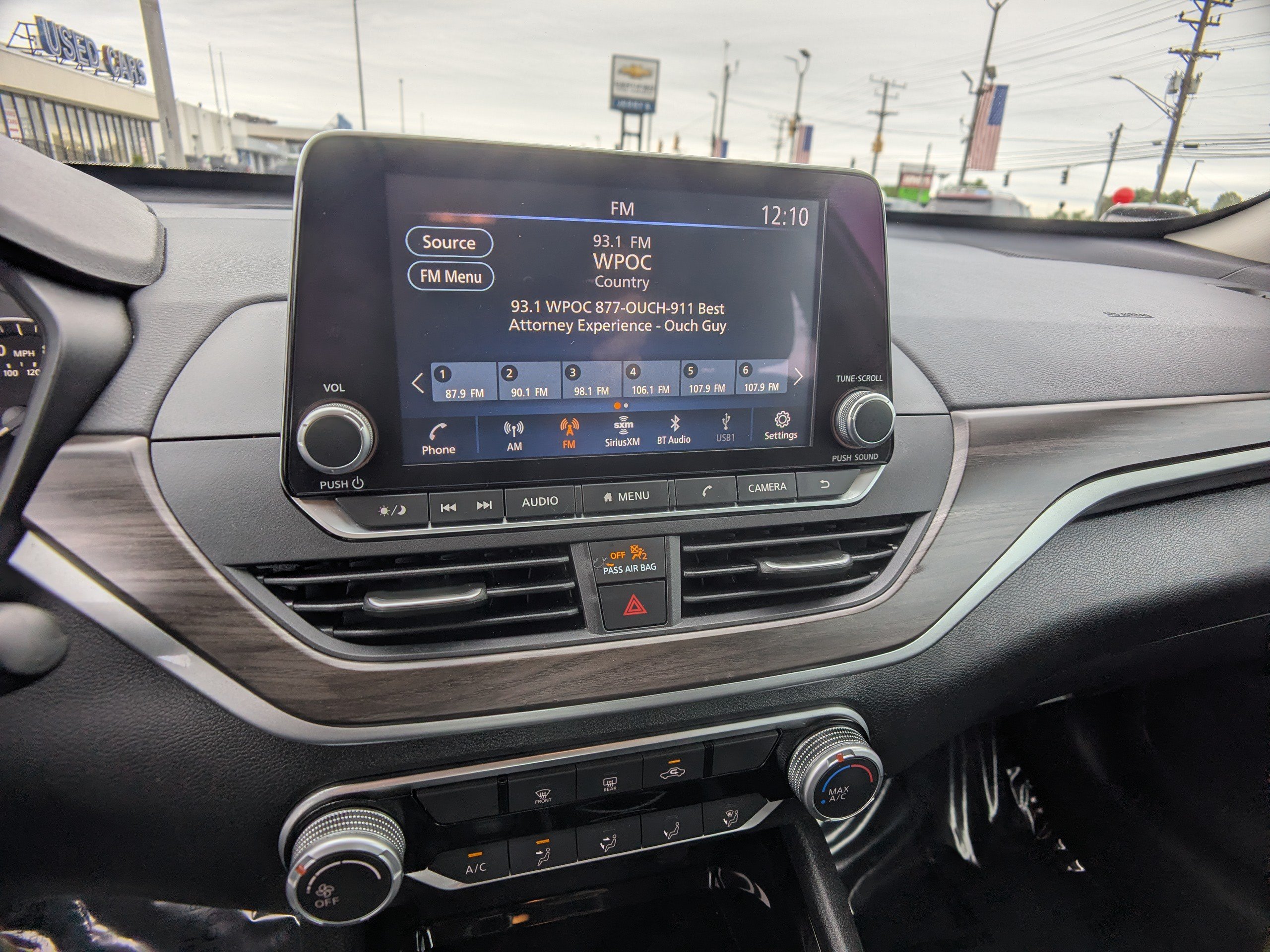 Used 2024 Nissan Altima 2.5 SV FWD image 19
