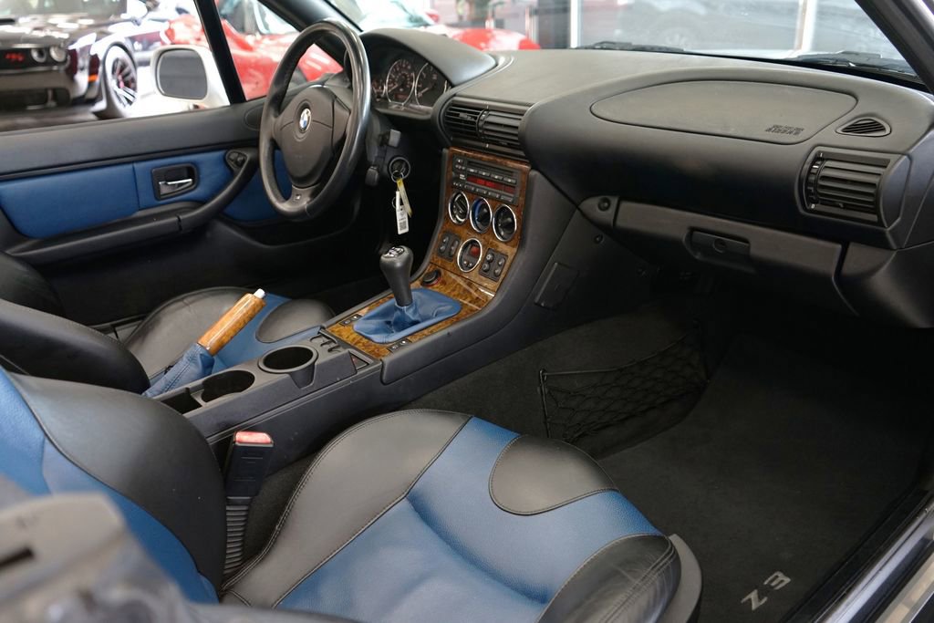 Used 2001 BMW Z3 3.0i RWD image 50