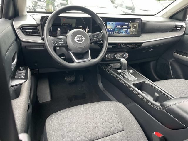 Used 2025 Nissan Kicks SV AWD/4WD image 16