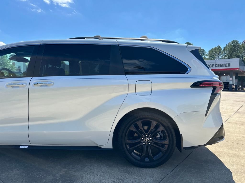 Used 2023 Toyota Sienna XSE image 32