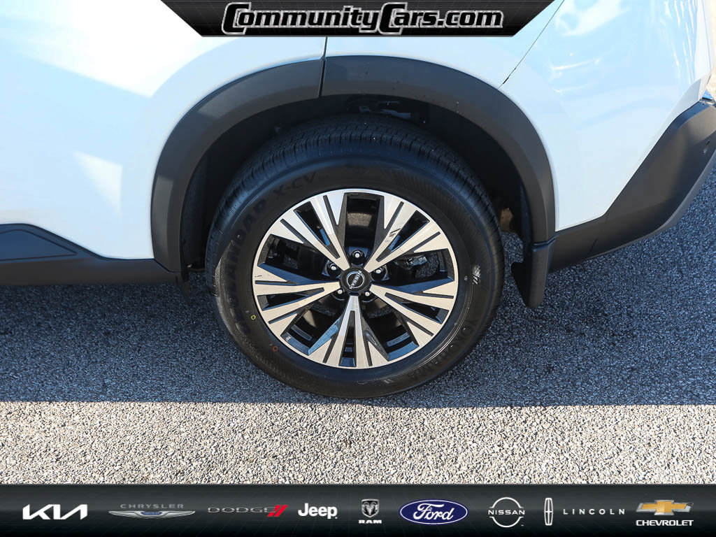 Used 2023 Nissan Rogue SV image 4