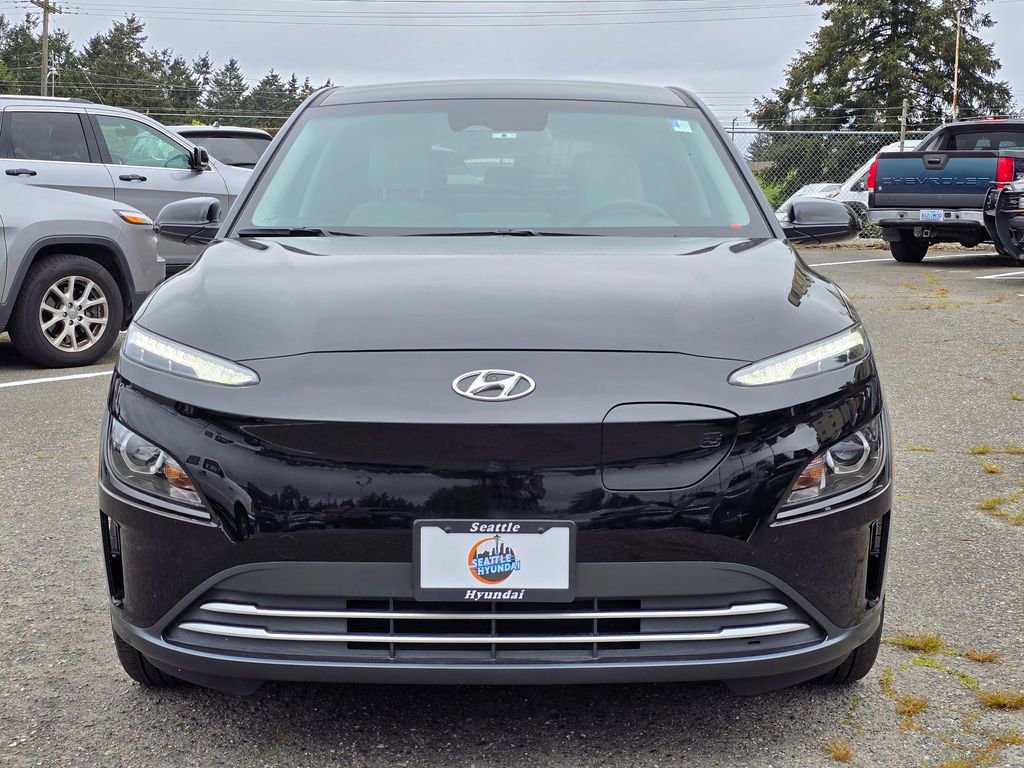 Used 2023 Hyundai Kona SE FWD image 2