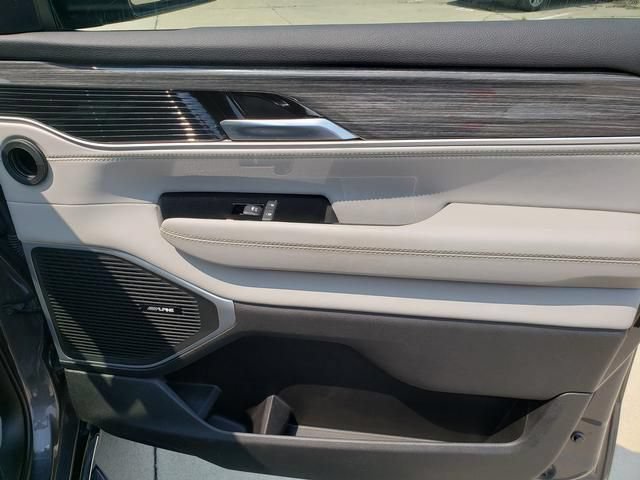 Used 2022 Jeep Wagoneer Series II AWD/4WD image 22