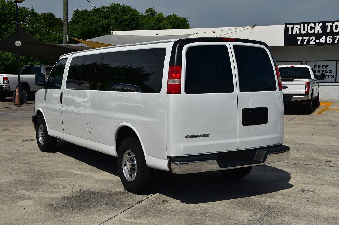 Used 2019 Chevrolet Express 3500 LT w/ LT Preferred Equipment Group RWD image 4