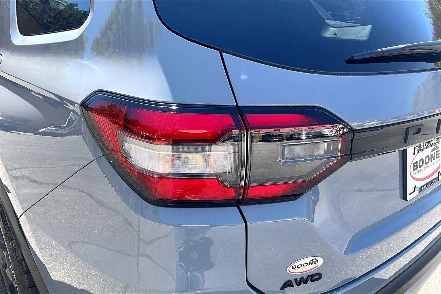 Used 2025 Honda Pilot TrailSport image 32