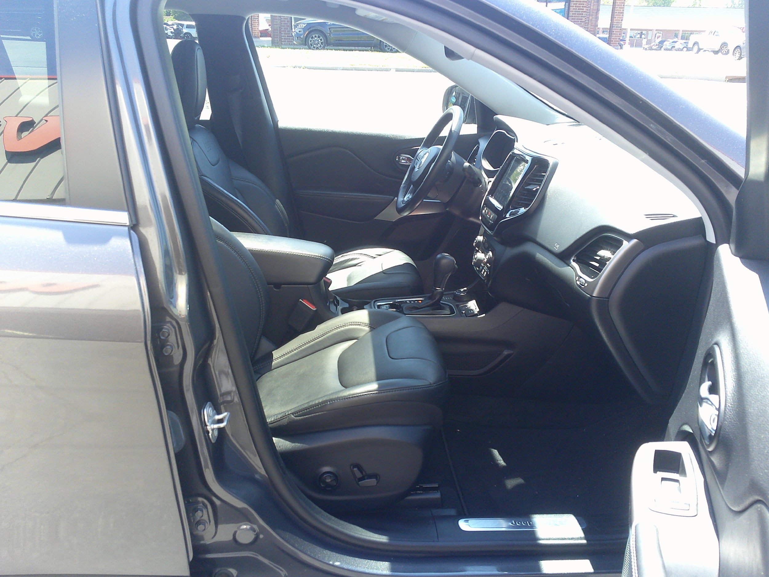 Used 2021 Jeep Cherokee Limited AWD/4WD image 35