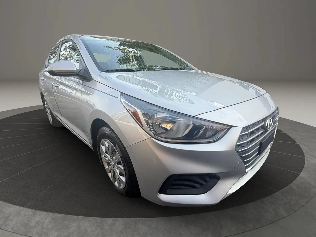 Used 2019 Hyundai Accent SE FWD image 3