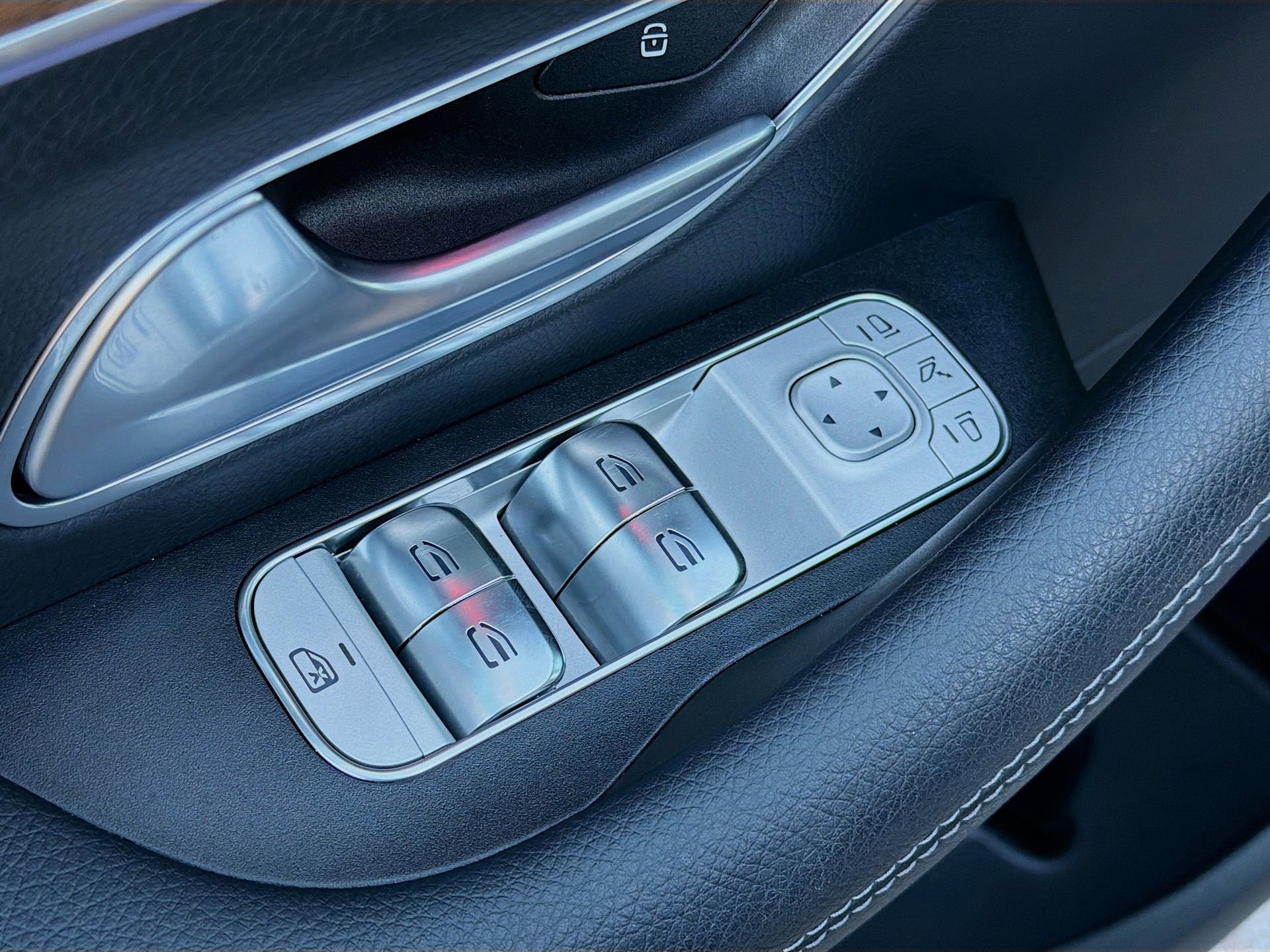 Used 2025 Mercedes-Benz GLE 350 4MATIC image 23