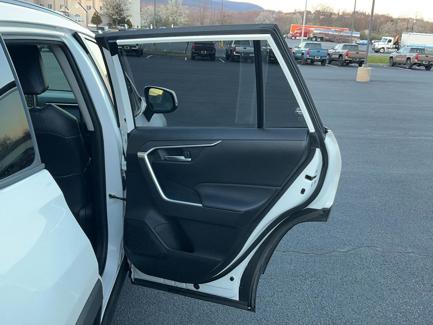 Used 2020 Toyota RAV4 XLE Premium AWD/4WD image 28