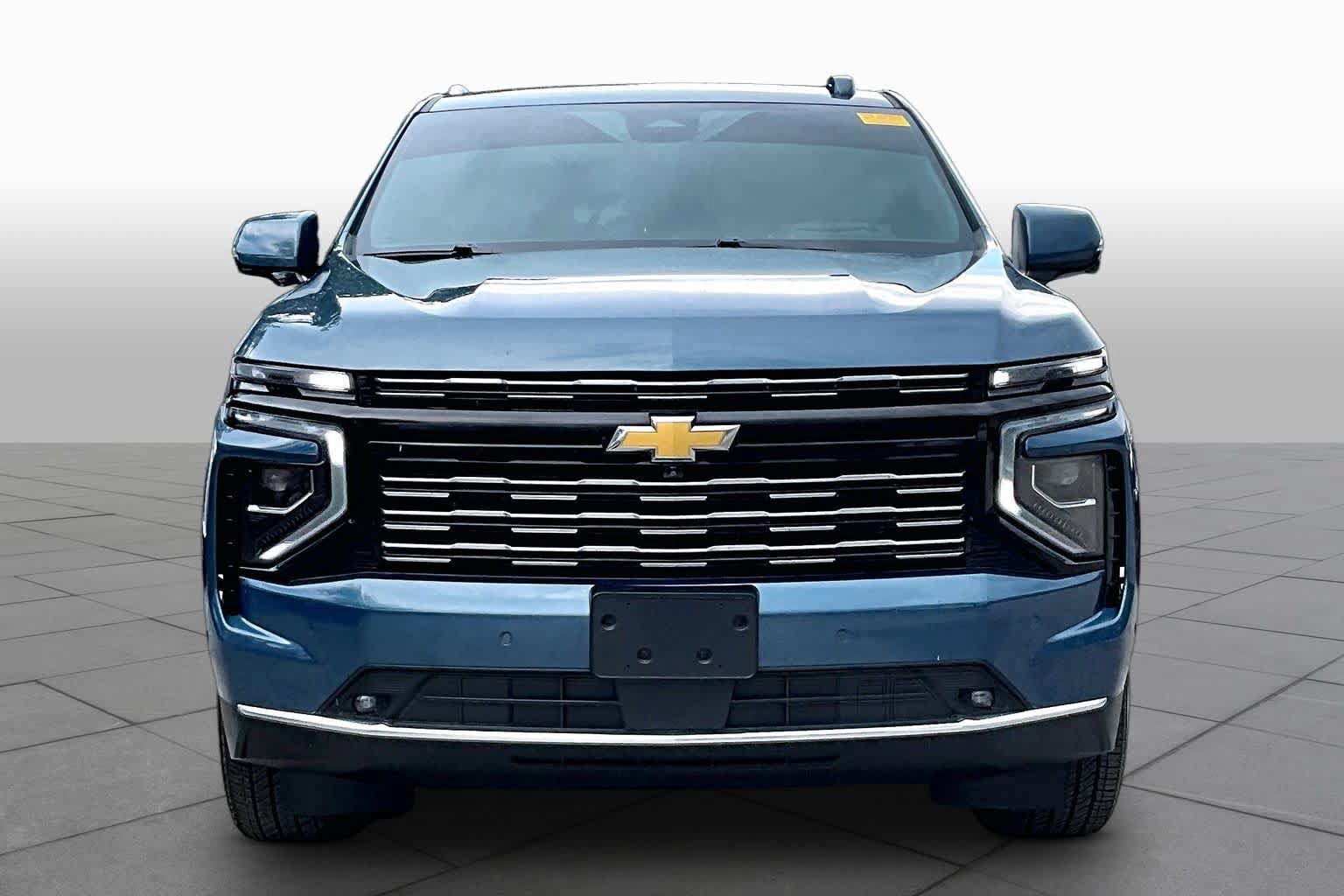 Used 2025 Chevrolet Tahoe High Country AWD/4WD image 4