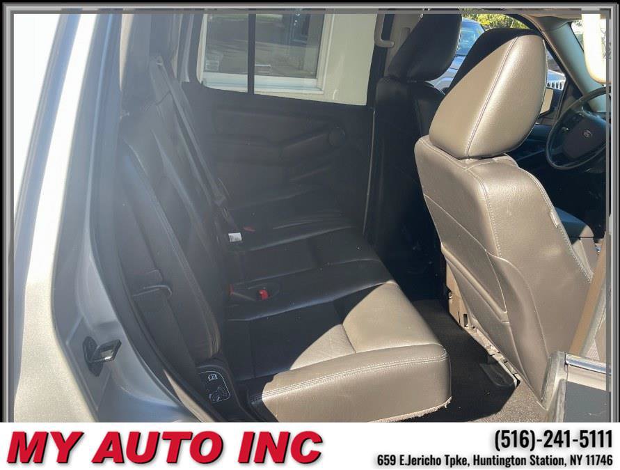 Used 2010 Ford Explorer XLT AWD/4WD image 28