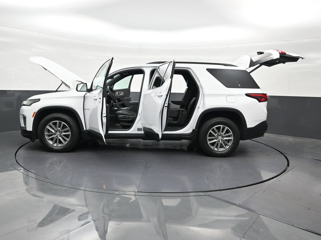 Used 2023 Chevrolet Traverse LT FWD image 34