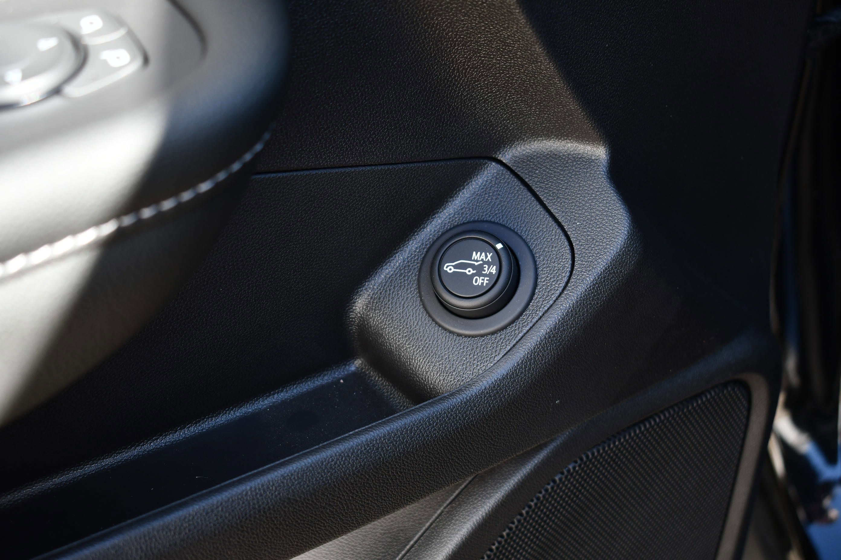 Used 2024 GMC Terrain SLT image 15