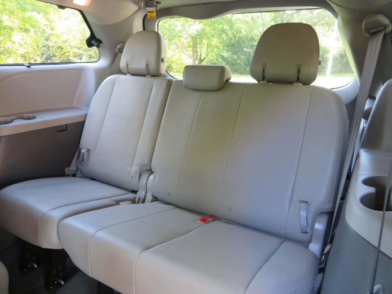 Used 2017 Toyota Sienna image 12