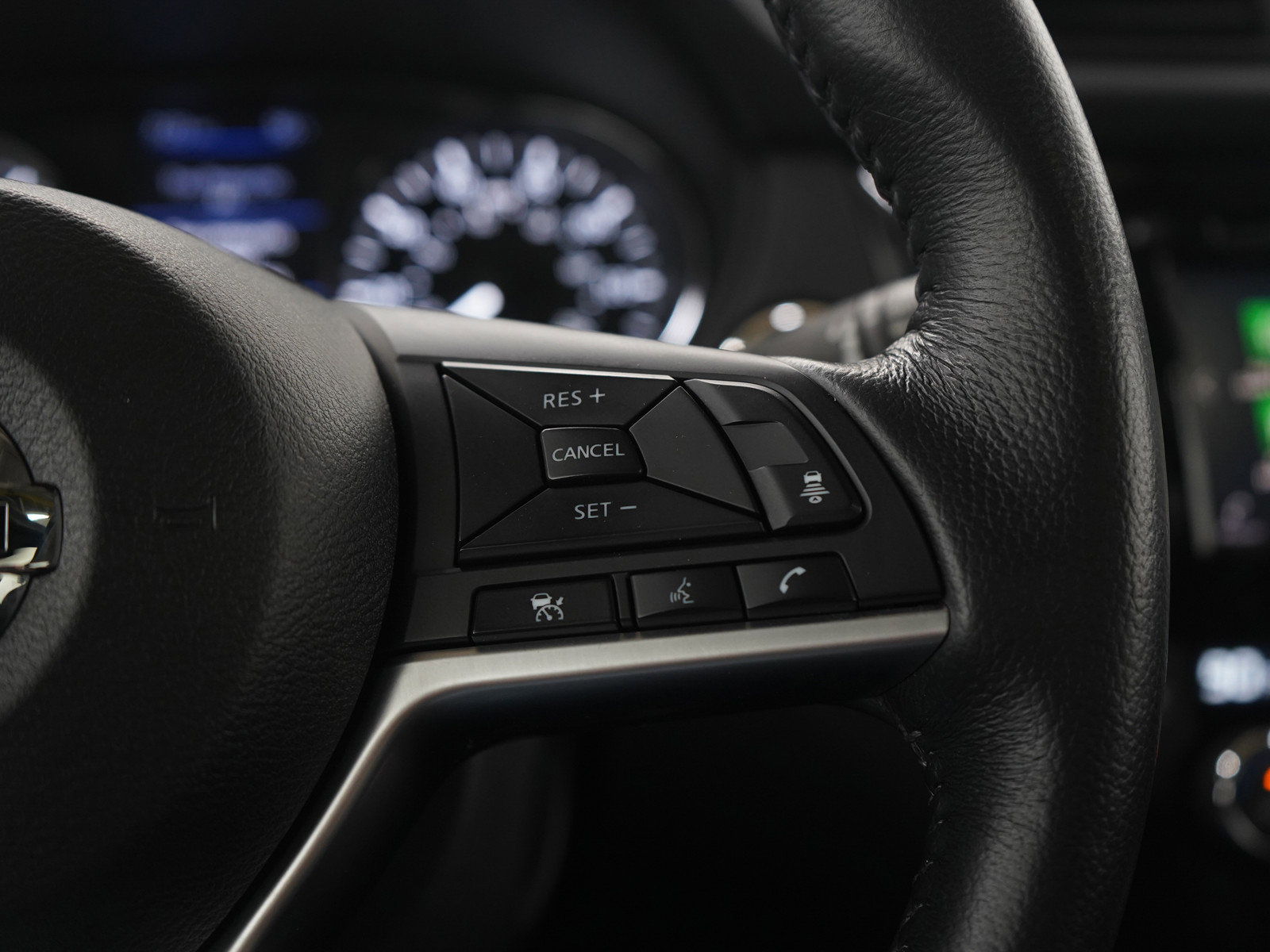 Used 2018 Nissan Rogue SL w/ Premium Package image 28