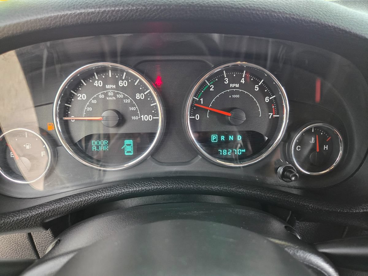 Used 2018 Jeep Wrangler Unlimited Sahara w/ Connectivity Group AWD/4WD image 46