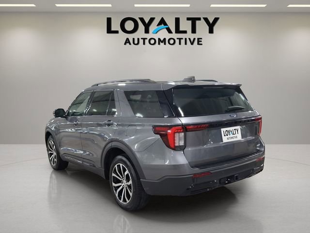 Used 2025 Ford Explorer ST-Line AWD/4WD image 3