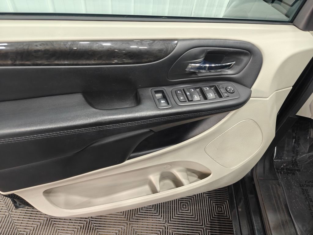 Used 2020 Dodge Grand Caravan SE image 38