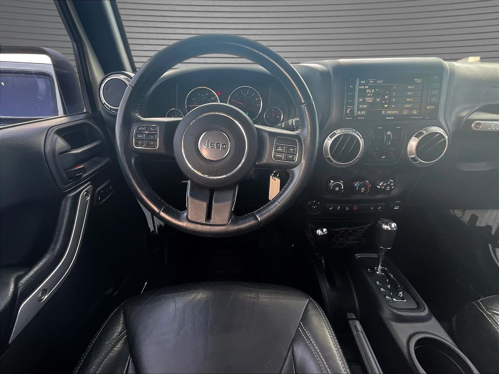 Used 2015 Jeep Wrangler Unlimited Rubicon w/ Dual Top Group AWD/4WD image 10