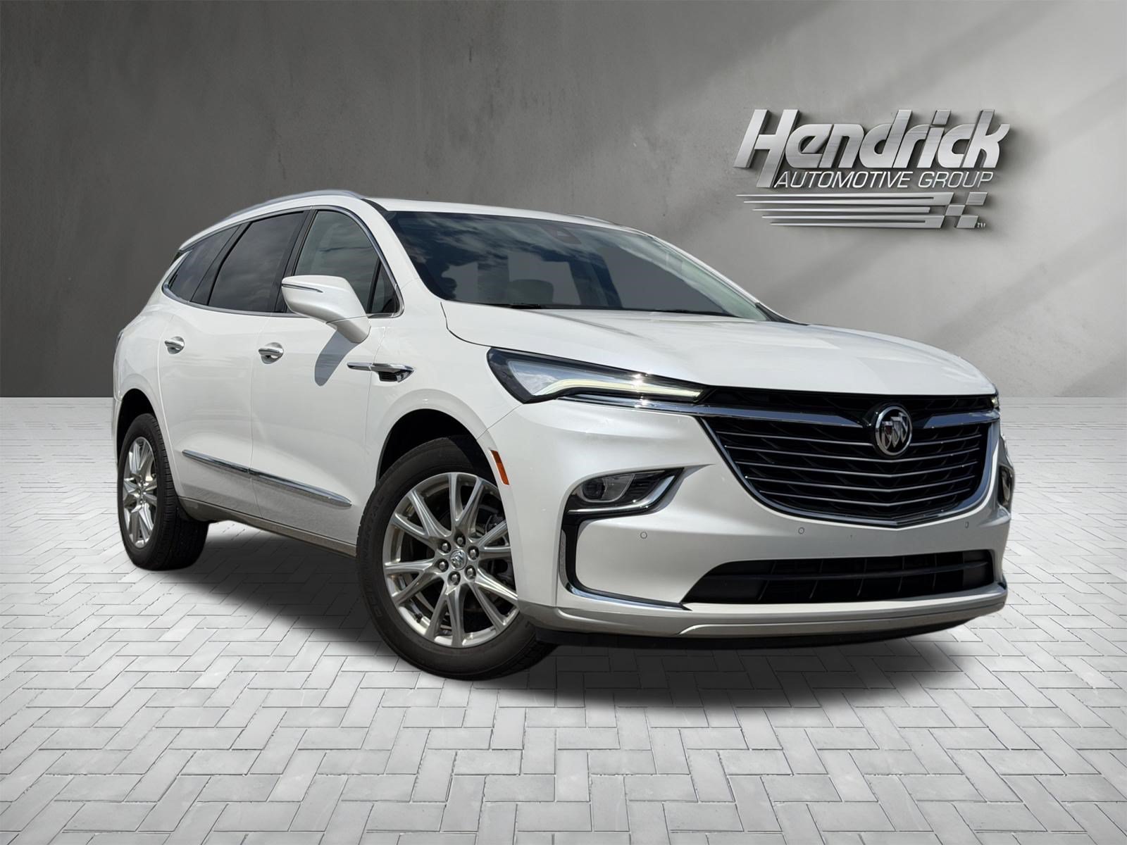 Used 2023 Buick Enclave Essence FWD image 2