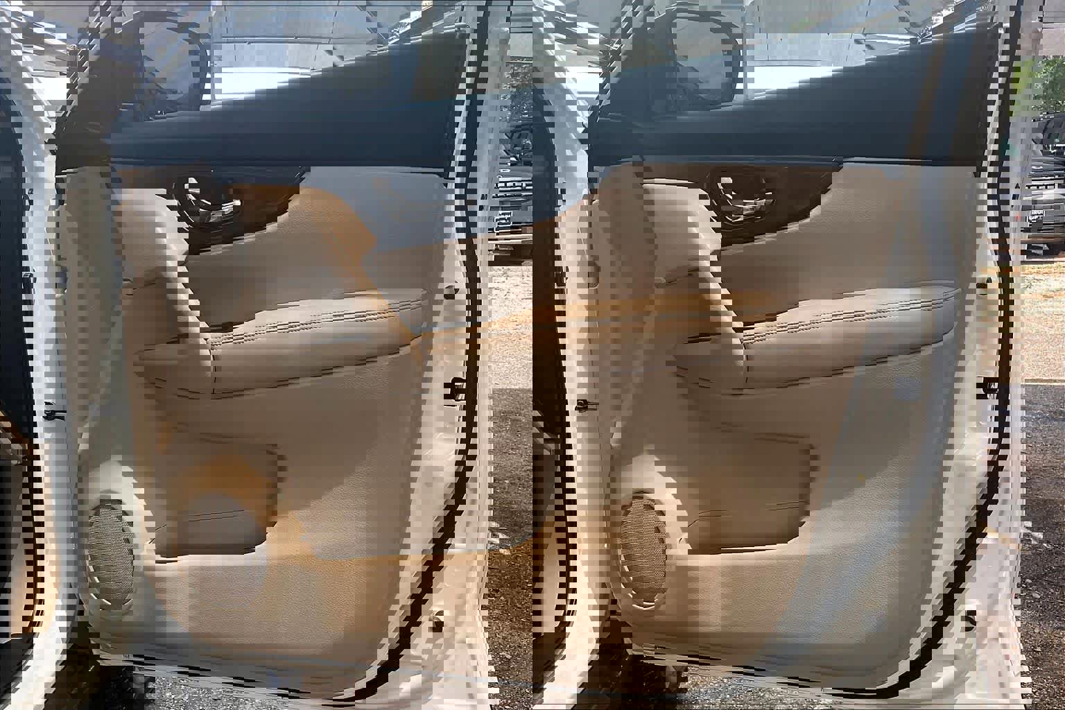 Used 2018 Nissan Rogue SV w/ Premium Package image 23