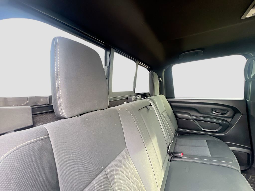 Used 2018 Nissan Titan SV image 28