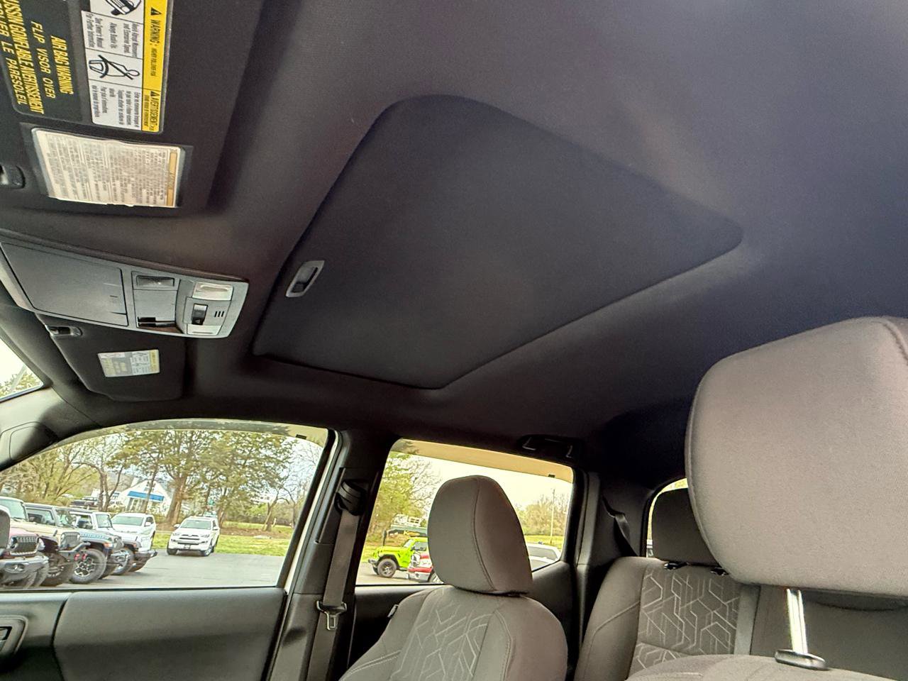 Used 2017 Toyota Tacoma TRD Sport w/ Premium & Technology Package image 18