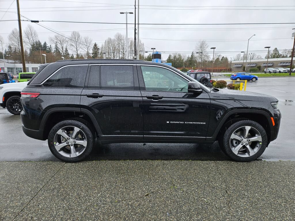 New 2026 Jeep Grand Cherokee Limited w/ Luxury Tech Group II AWD/4WD image 6