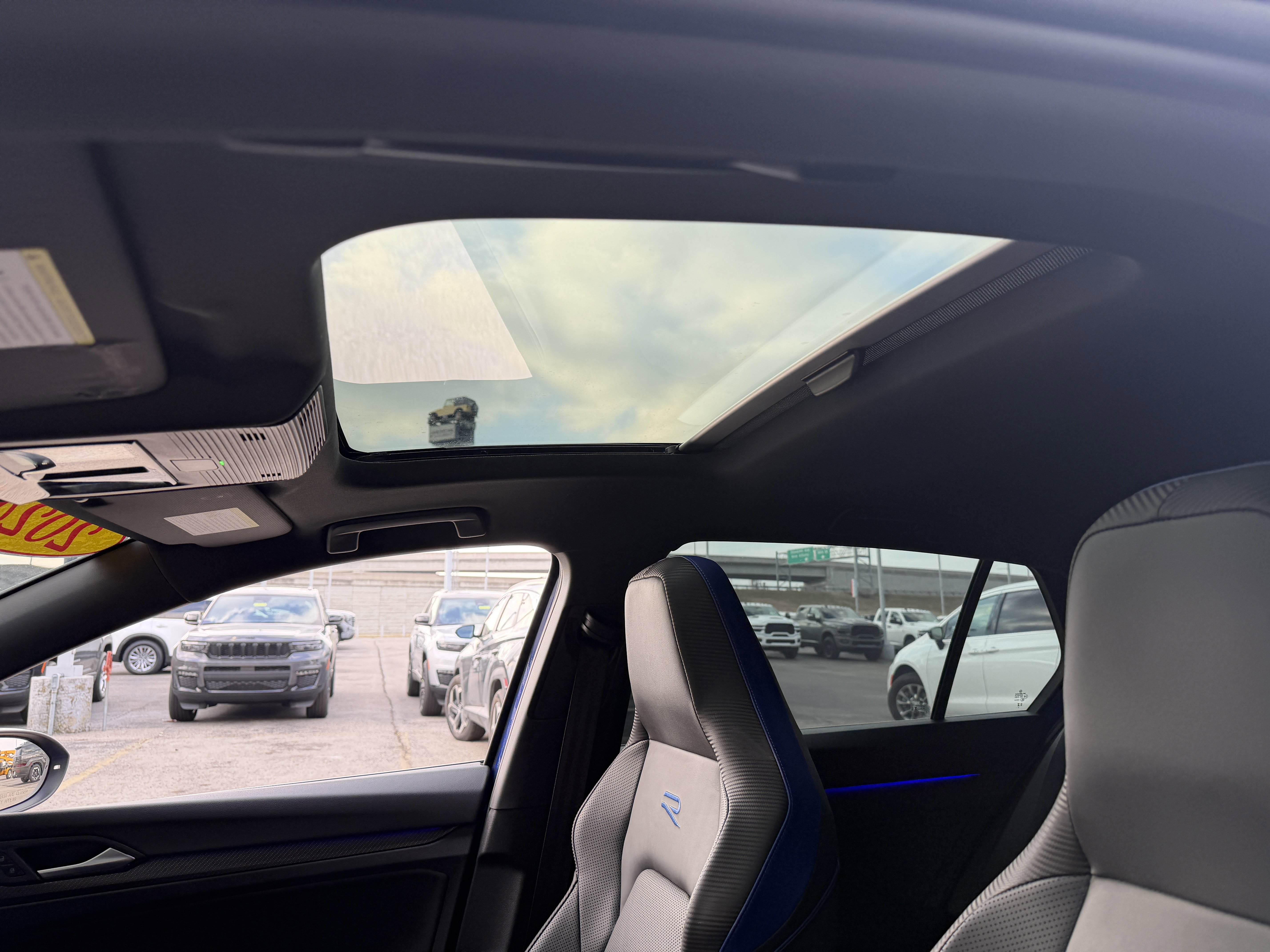 Used 2024 Volkswagen Golf R image 41