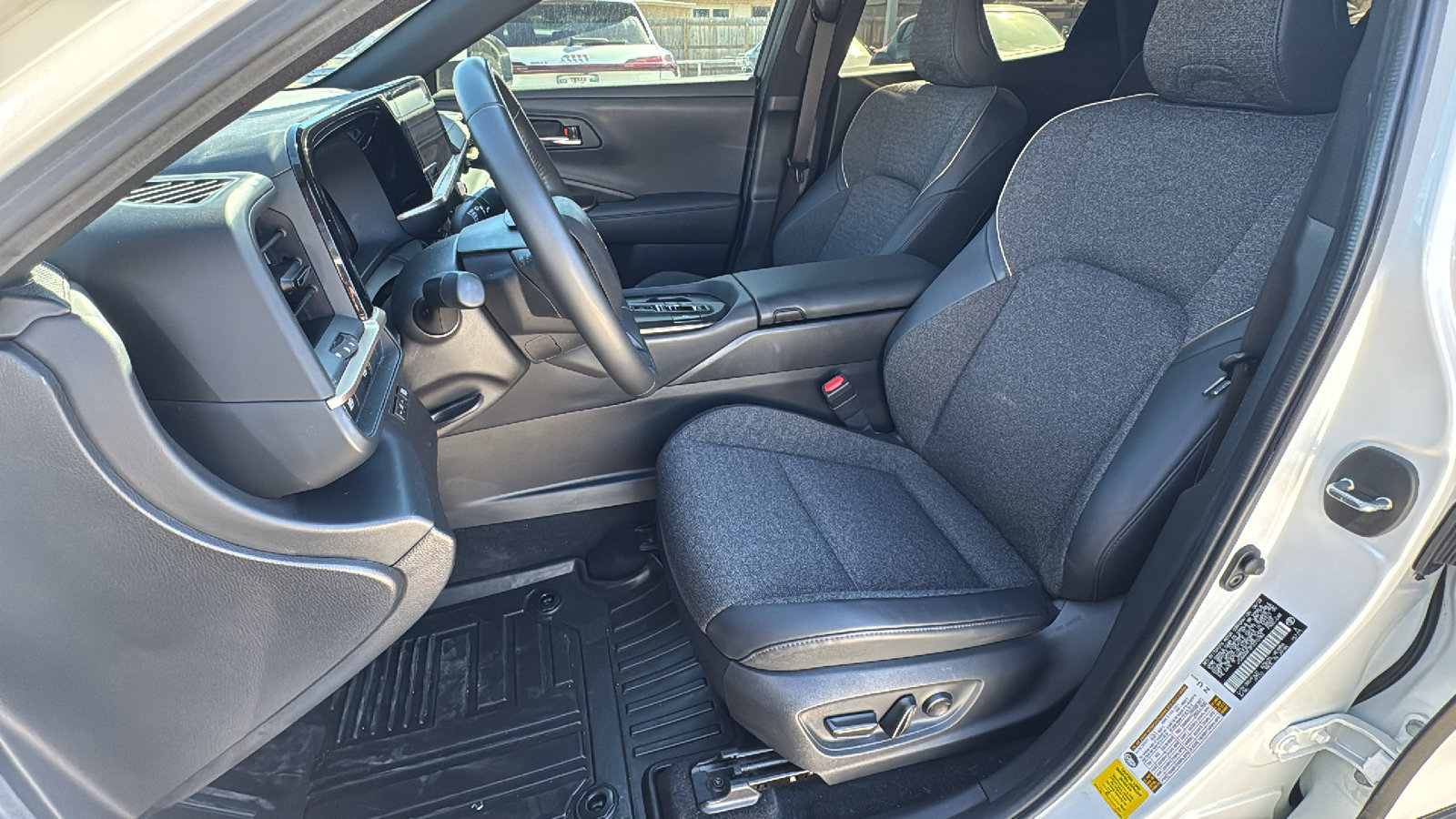 Used 2023 Toyota Crown Limited image 13