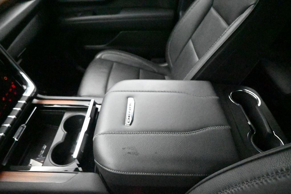 Used 2025 GMC Yukon XL Denali AWD/4WD image 15