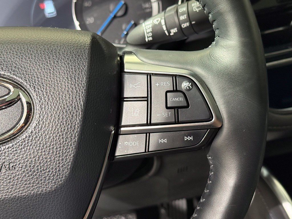 Certified 2021 Toyota Highlander Limited AWD/4WD image 26