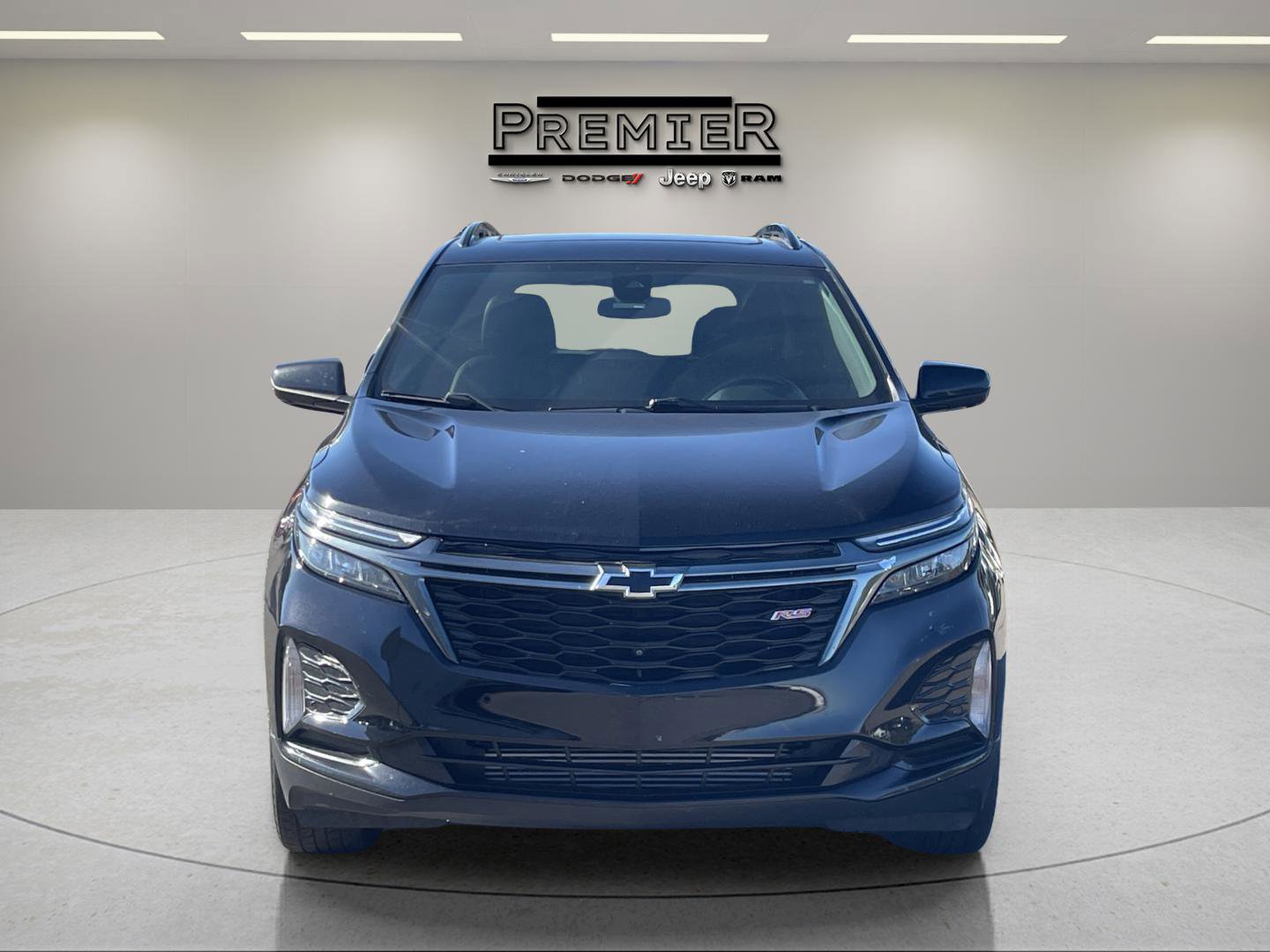 Used 2022 Chevrolet Equinox RS w/ RS Leather Package image 2