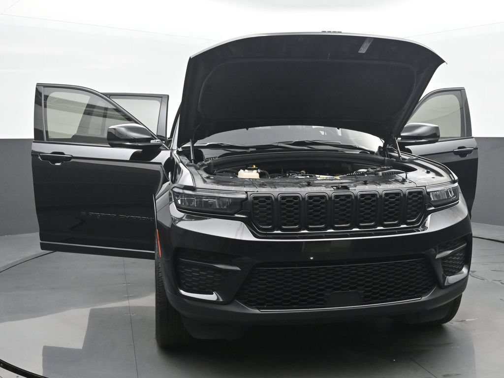 Used 2023 Jeep Grand Cherokee Altitude AWD/4WD image 52