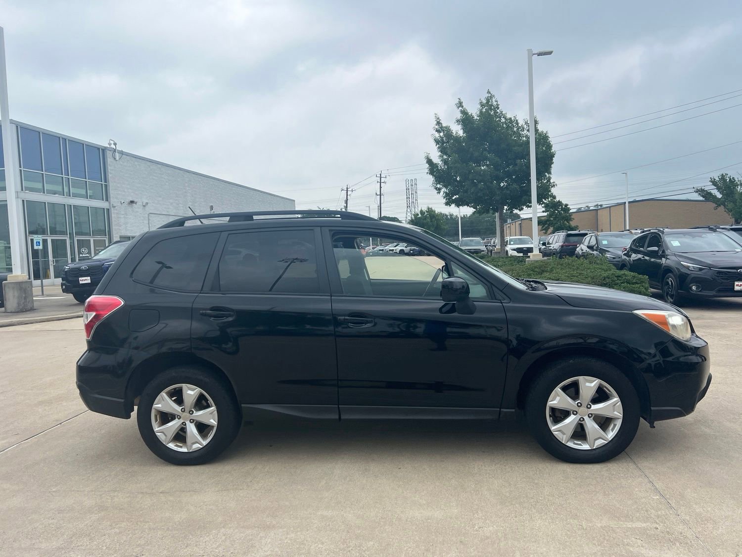 Used 2014 Subaru Forester 2.5i Premium w/ All-Weather Package AWD/4WD image 3