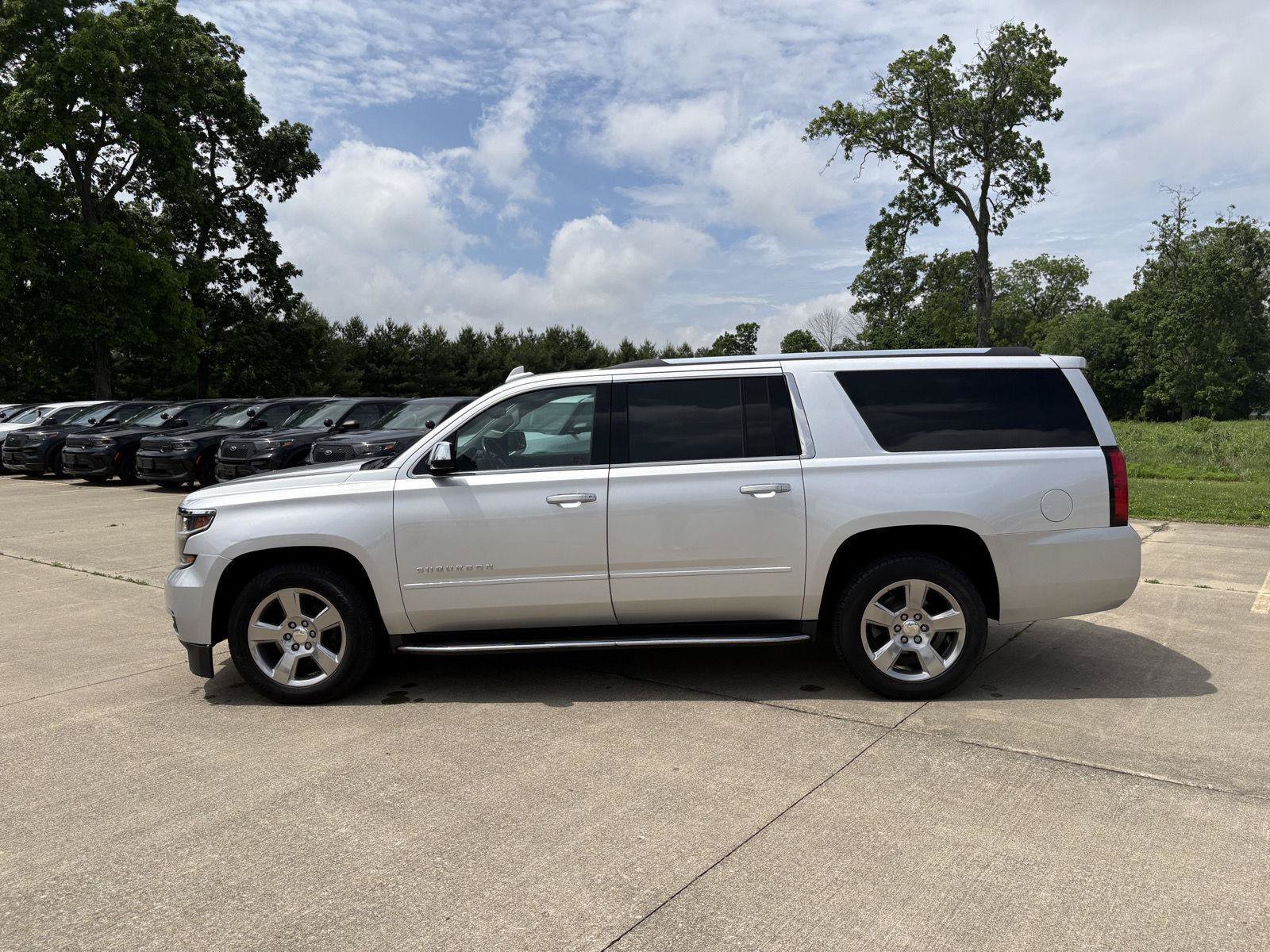 Used 2020 Chevrolet Suburban Premier AWD/4WD image 26
