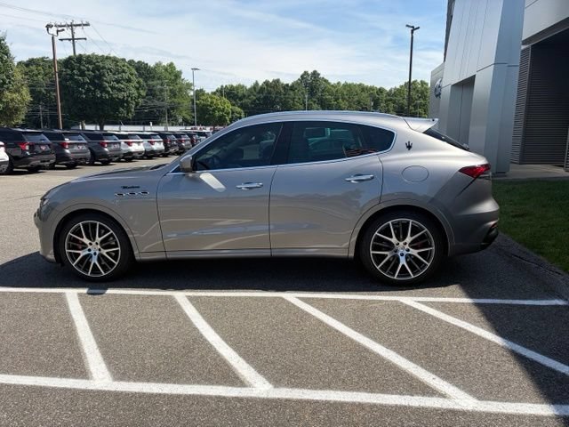 Used 2022 Maserati Levante Modena AWD/4WD image 9