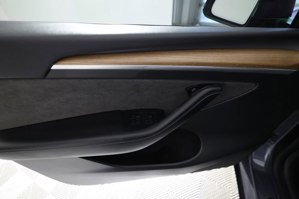 Used 2023 Tesla Model Y Performance AWD/4WD image 16