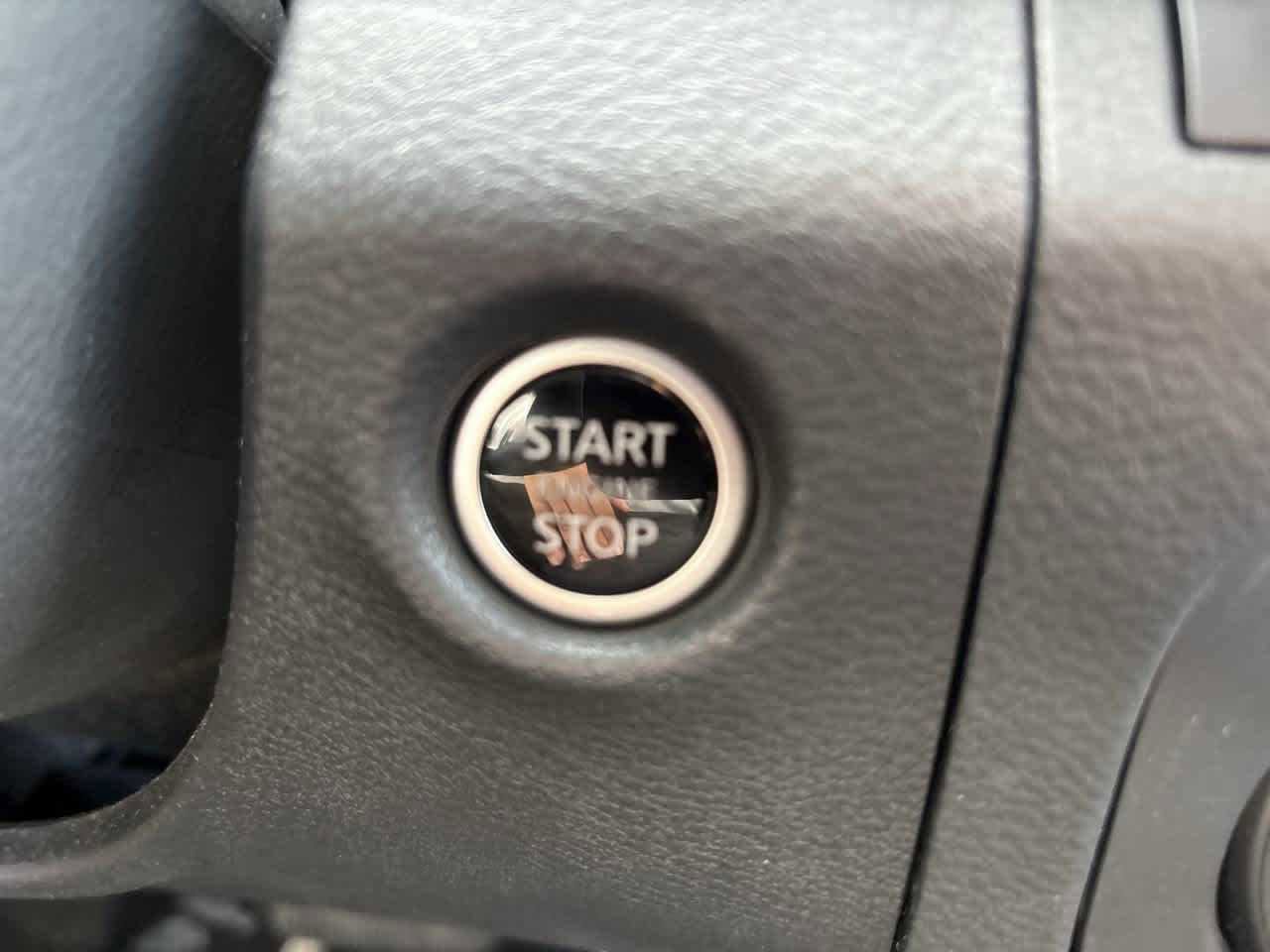 Used 2025 Nissan Frontier PRO-4X image 27