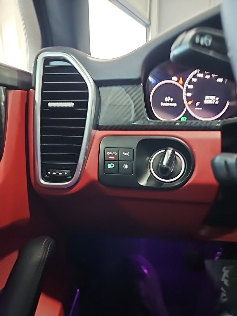 Used 2022 Porsche Cayenne Coupe image 37