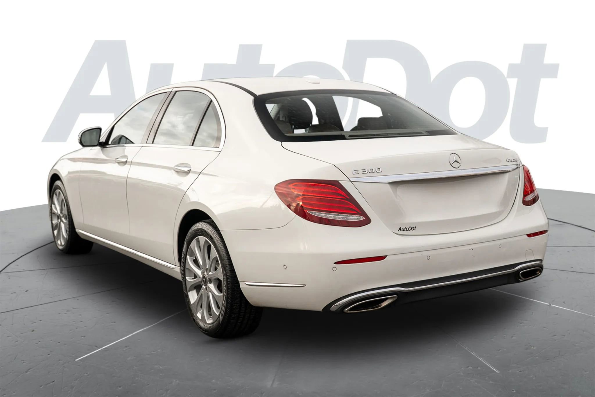 Used 2018 Mercedes-Benz E 300 4MATIC w/ Premium 1 Package image 2