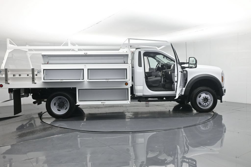 New 2025 Ford F550 4x4 Regular Cab Super Duty image 4