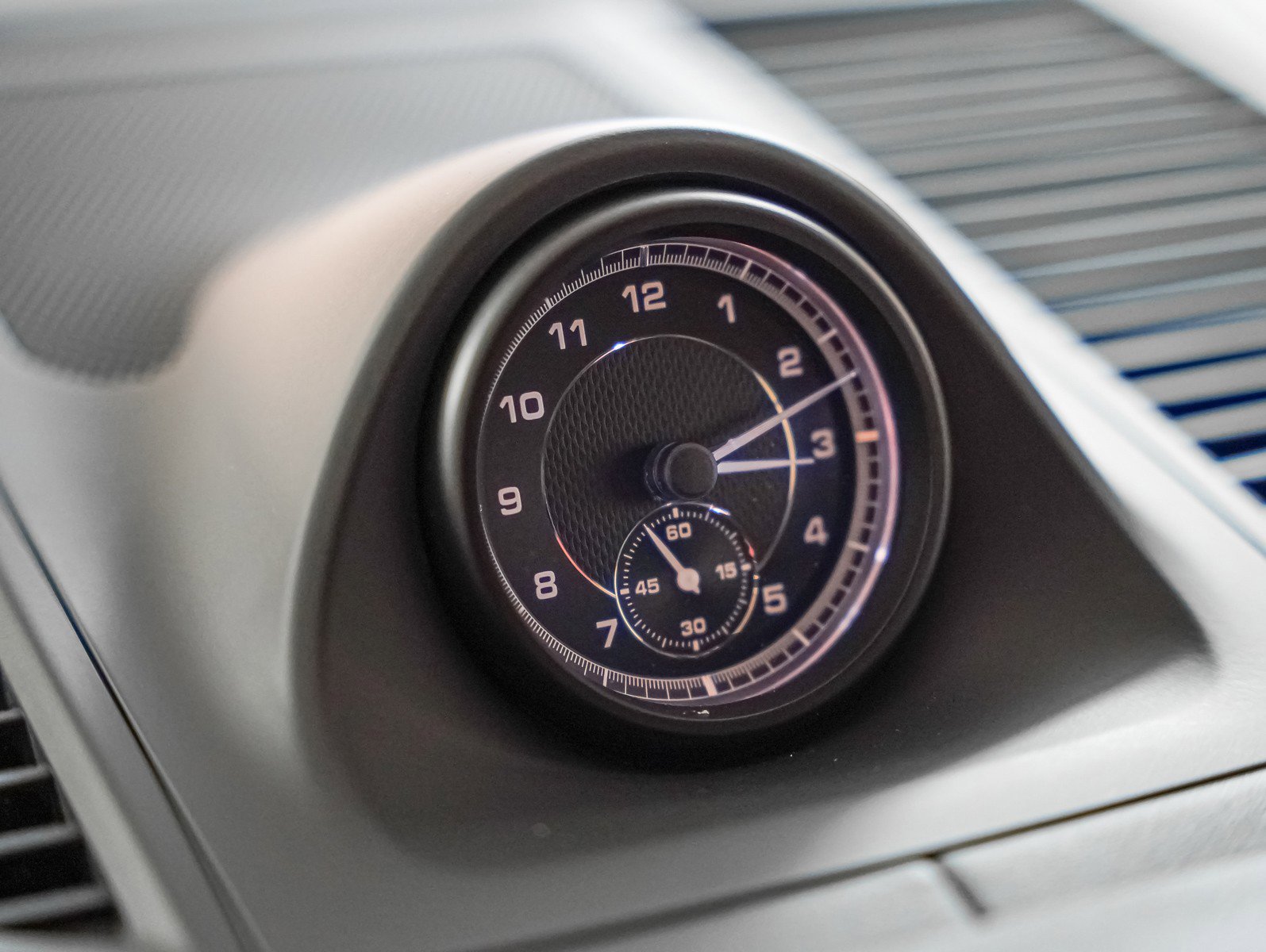 Certified 2024 Porsche Macan image 23