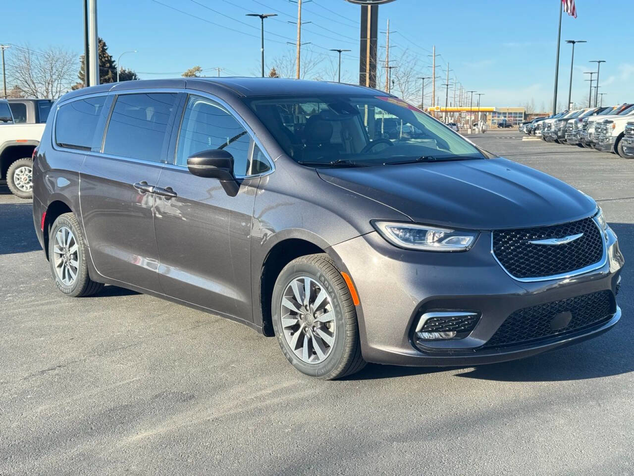 Used 2022 Chrysler Pacifica Touring-L image 3