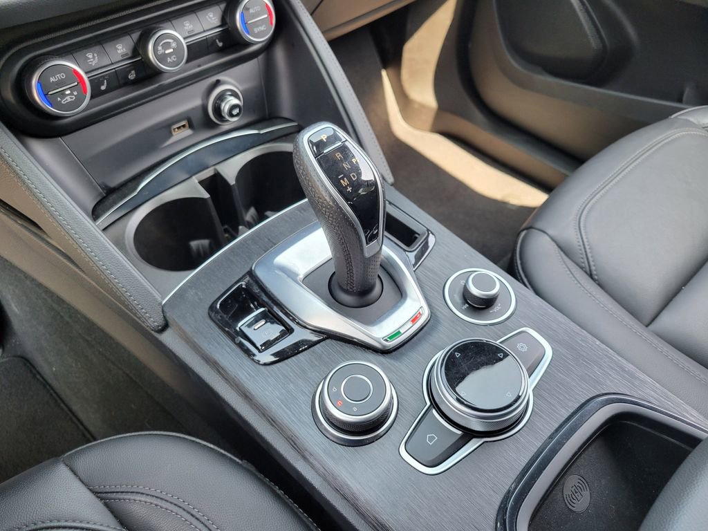 Used 2024 Alfa Romeo Stelvio Sprint image 15