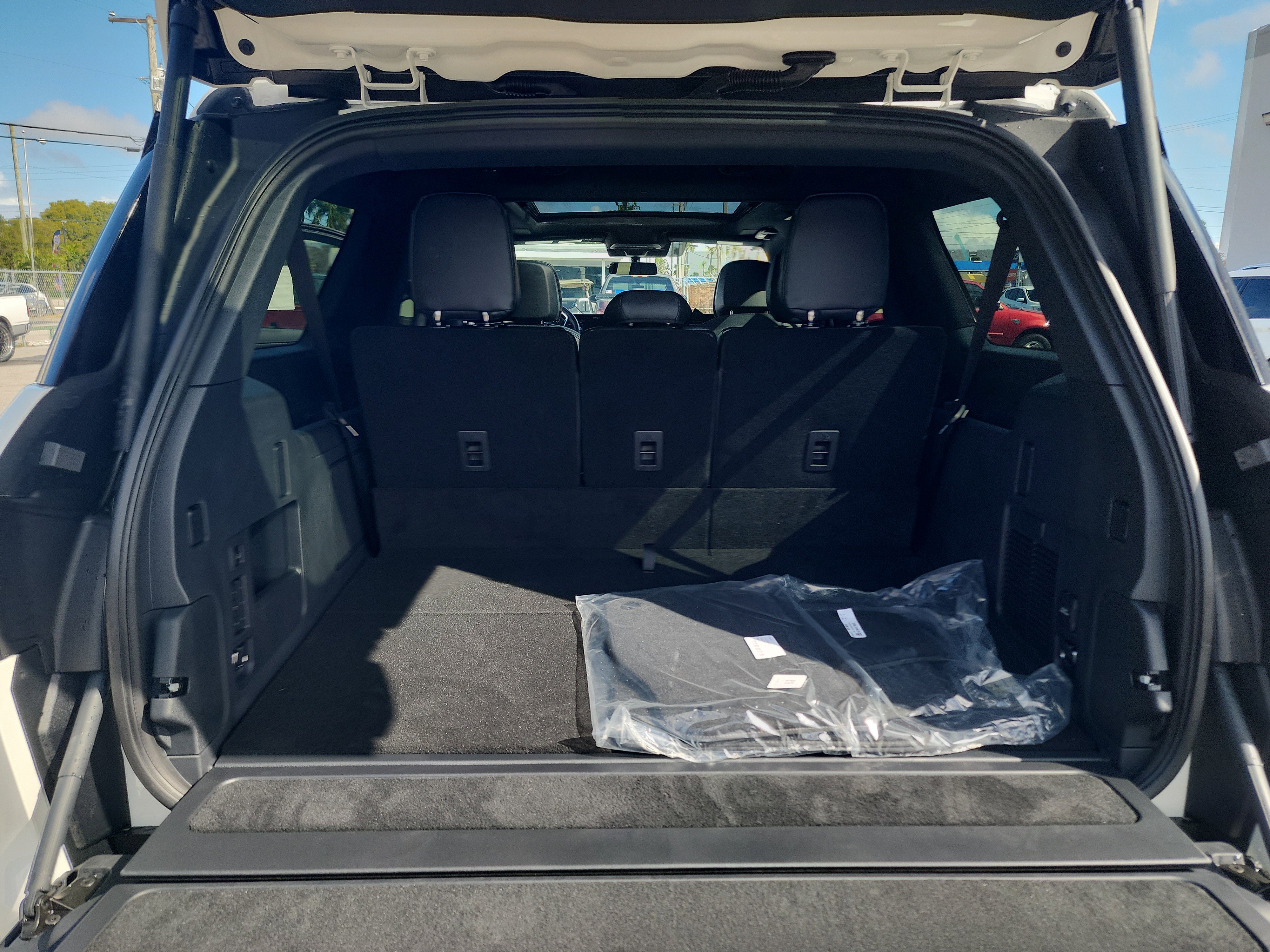 New 2026 Lincoln Navigator L Reserve w/ Jet Appearance Package image 22