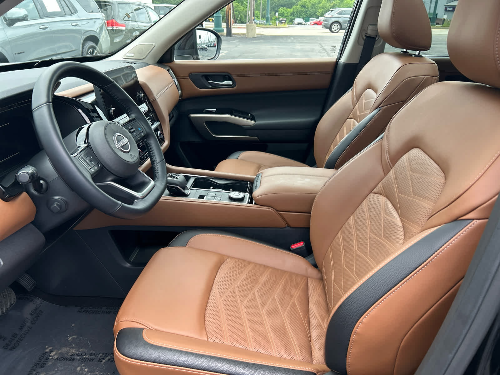 Certified 2025 Nissan Pathfinder Platinum AWD/4WD image 4