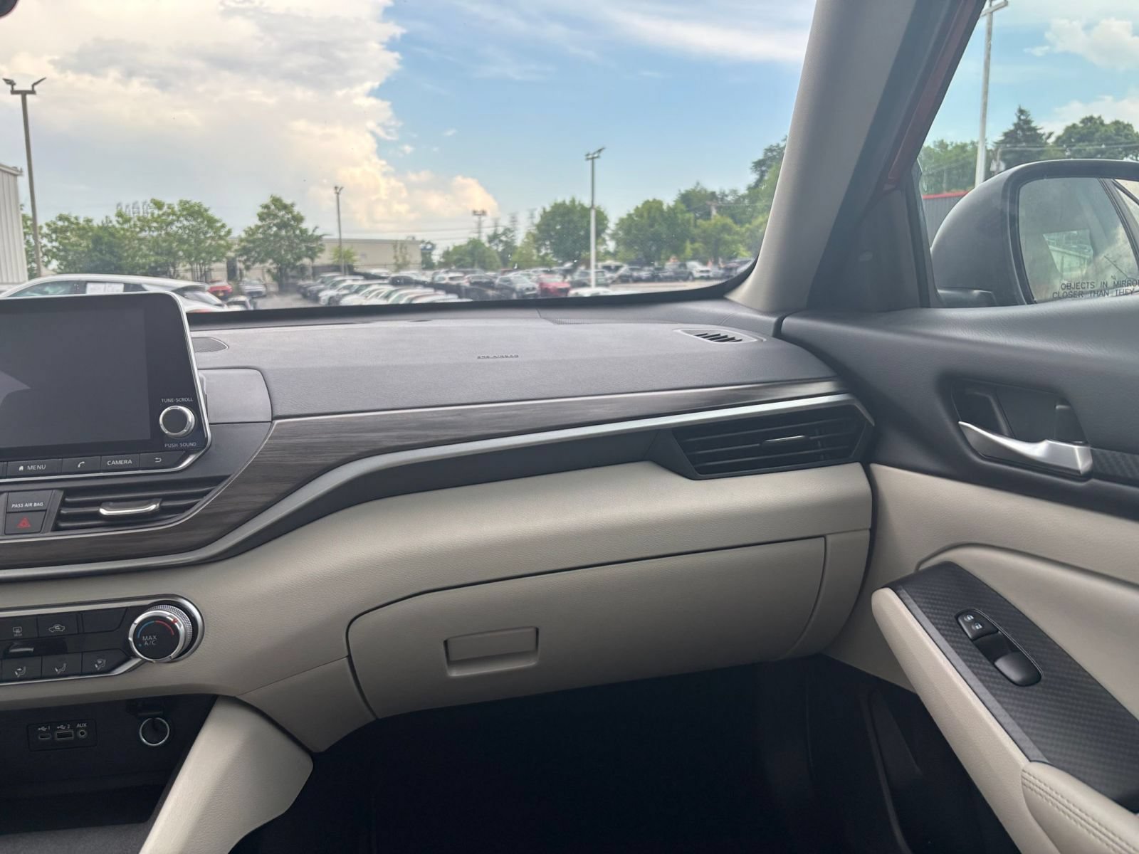 Used 2025 Nissan Altima 2.5 SV FWD image 29