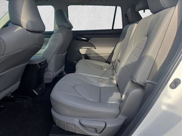 Used 2024 Toyota Highlander XLE image 19