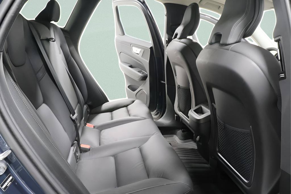 Used 2025 Volvo XC60 B5 Plus w/ Protection Package Premier AWD/4WD image 26